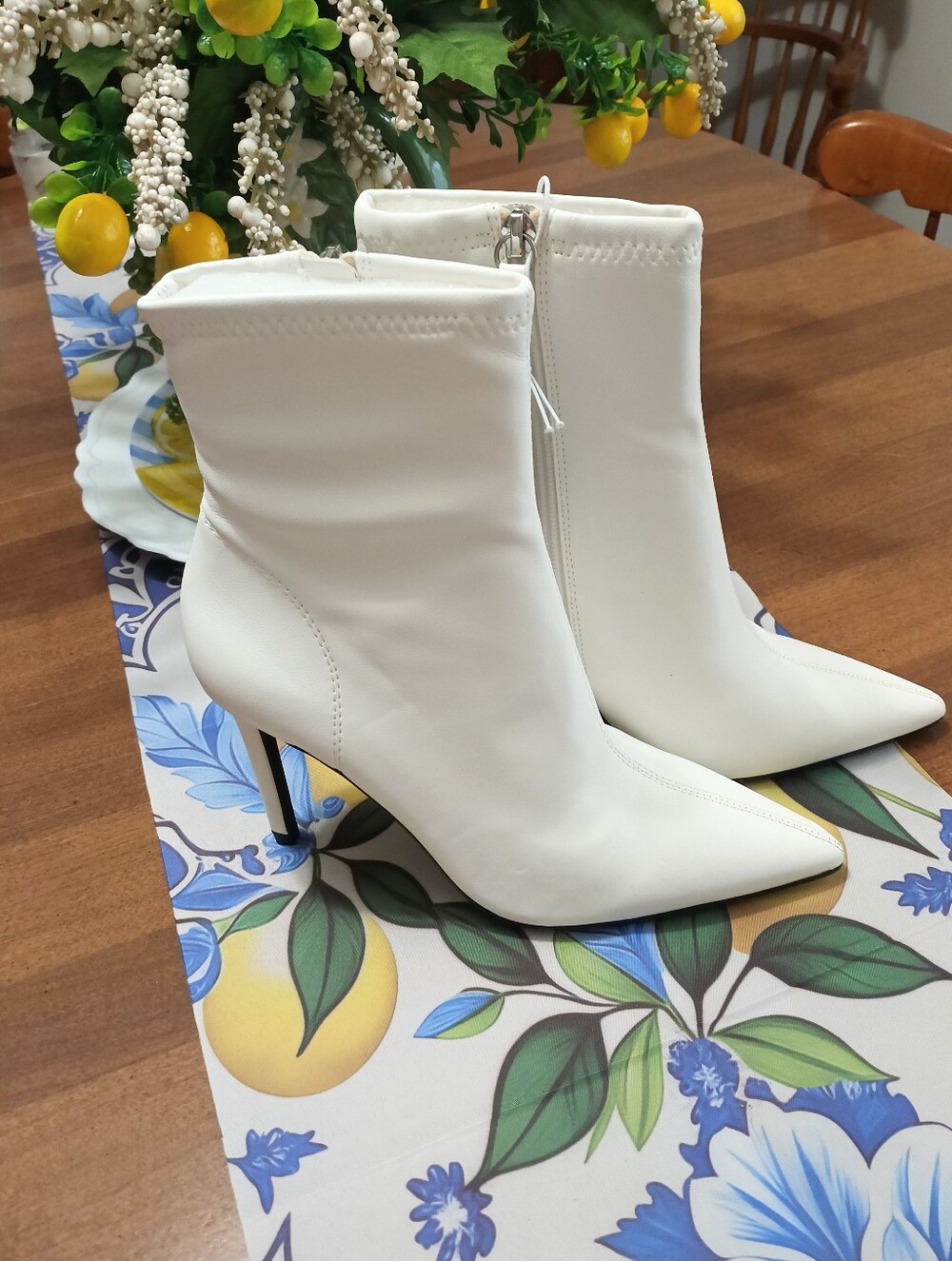 NWT Forever 21 White Faux Leather Pointed Toe Stiletto Boots (7)